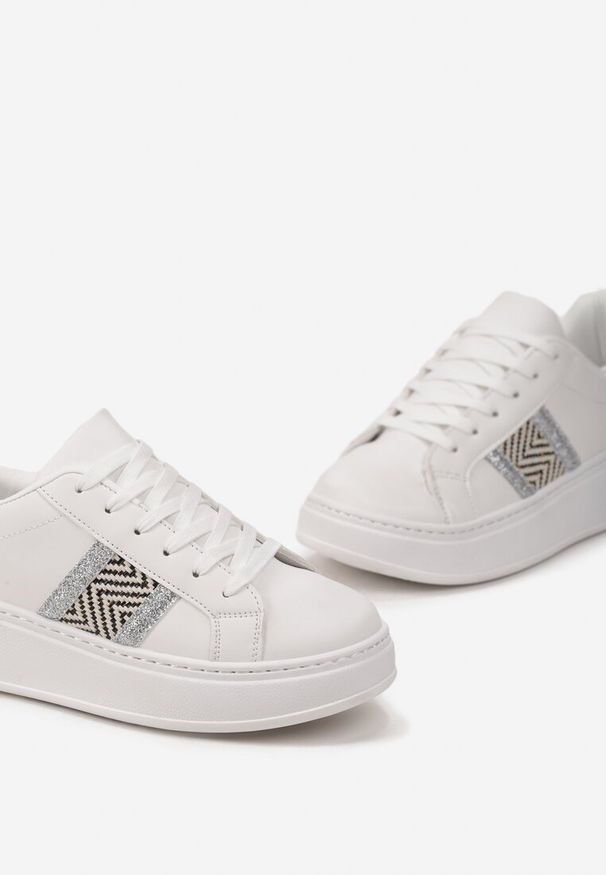 Born2be - Biało-Srebrne Sneakersy na Grubej Podeszwie z Ozdobną Taśmą z Brokatem i Metaliczną Wstawką Pirnessa. Kolor: biały