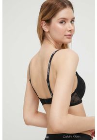 Calvin Klein Underwear biustonosz kolor czarny koronkowy gładki. Kolor: czarny. Materiał: koronka. Rodzaj stanika: biustonosz z fiszbinami. Wzór: gładki #4