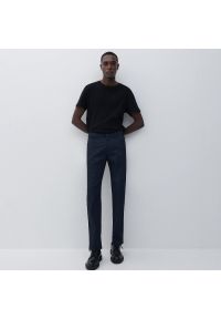 Reserved - Bawełniane spodnie regular - Granatowy. Kolor: niebieski. Materiał: bawełna #1
