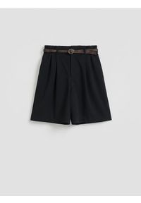 Reserved - Szorty z paskiem - czarny. Kolor: czarny. Materiał: wiskoza, tkanina #1