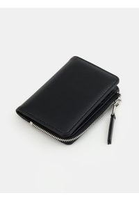 Sinsay - Mały portfel z imitacji skóry - czarny. Kolor: czarny. Materiał: skóra #1