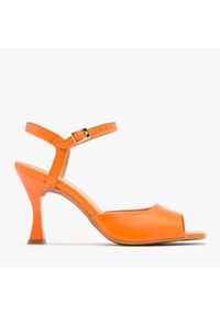 Ryłko - Pomarańczowe sandały na obcasie MIRELLA. Kolor: pomarańczowy. Materiał: skóra. Obcas: na obcasie. Wysokość obcasa: średni