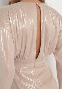 Born2be - Beżowa Sukienka Mini w Cekiny z Marszczeniem Botalita. Kolor: beżowy. Styl: elegancki. Długość: mini #4