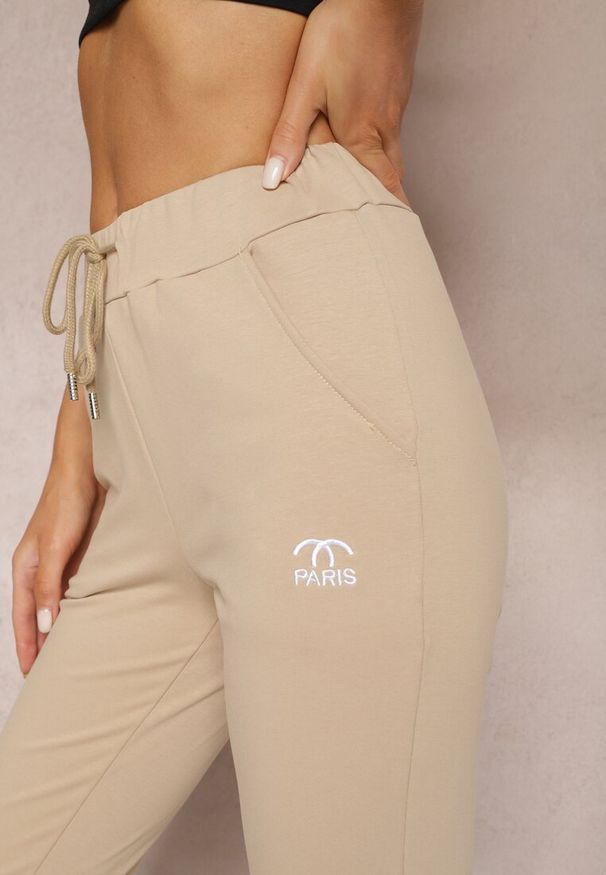 Renee - Jasnobeżowe Bawełniane Spodnie Dresowe Steroka. Kolor: beżowy. Materiał: dresówka, bawełna