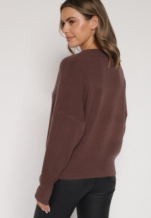 Born2be - Brązowy Sweter z Dekoltem w V z Domieszką Kaszmiru Mariara. Okazja: na spacer. Typ kołnierza: dekolt w kształcie V. Kolor: brązowy. Materiał: kaszmir. Wzór: bez wzorów