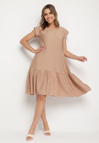 Born2be - Jasnobrązowa Wiskozowa Sukienka o Rozkloszowanym Kroju Lizena. Okazja: na imprezę, na co dzień. Kolor: brązowy. Materiał: wiskoza. Sezon: wiosna, lato. Styl: casual, klasyczny #1
