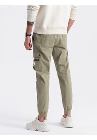 Ombre Clothing - Męskie spodnie JOGGERY z zapinanymi kieszeniami cargo - khaki V1 OM-PAJO-0125 - XXL. Okazja: na co dzień. Kolor: brązowy. Materiał: bawełna, elastan. Wzór: aplikacja. Styl: casual #5