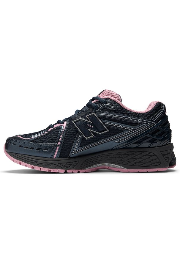 Buty unisex New Balance U1906RCU – czarne. Okazja: na co dzień, na spacer. Kolor: czarny. Materiał: materiał, syntetyk, jeans, dresówka, guma. Szerokość cholewki: normalna. Sport: turystyka piesza, fitness, bieganie