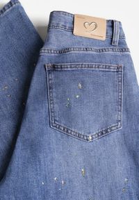 Renee - Niebieskie Jeansy Wide Leg High Waist z Błyszczącymi Zdobieniami Lilyss. Okazja: na co dzień, na imprezę. Stan: podwyższony. Kolor: niebieski. Wzór: aplikacja. Styl: casual, klasyczny, rockowy #5