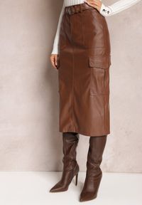 Renee - Brązowa Spódnica Midi z Imitacji Skóry Paskiem i Kieszeniami Cargo Edvardisa. Kolor: brązowy. Materiał: skóra #3