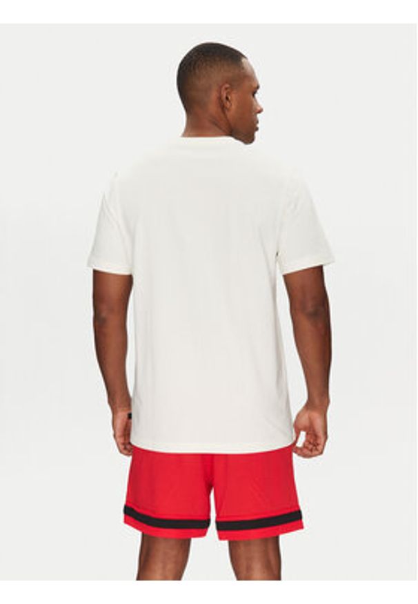 Adidas - adidas T-Shirt Lens Elevated Pocket Graphic JJ3928 Biały Loose Fit. Kolor: biały. Materiał: bawełna