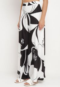 Born2be - Czarno-Białe Wiskozowe Spodnie z Szerokimi Nogawkami i Gumką w Pasie Torria. Okazja: na co dzień. Kolor: czarny. Materiał: wiskoza. Styl: elegancki, casual #3