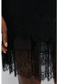 TwinSet - Twinset Sukienka kolor czarny mini rozkloszowana. Kolor: czarny. Materiał: tkanina, koronka. Długość rękawa: długi rękaw. Typ sukienki: rozkloszowane, plisowane. Długość: mini #6