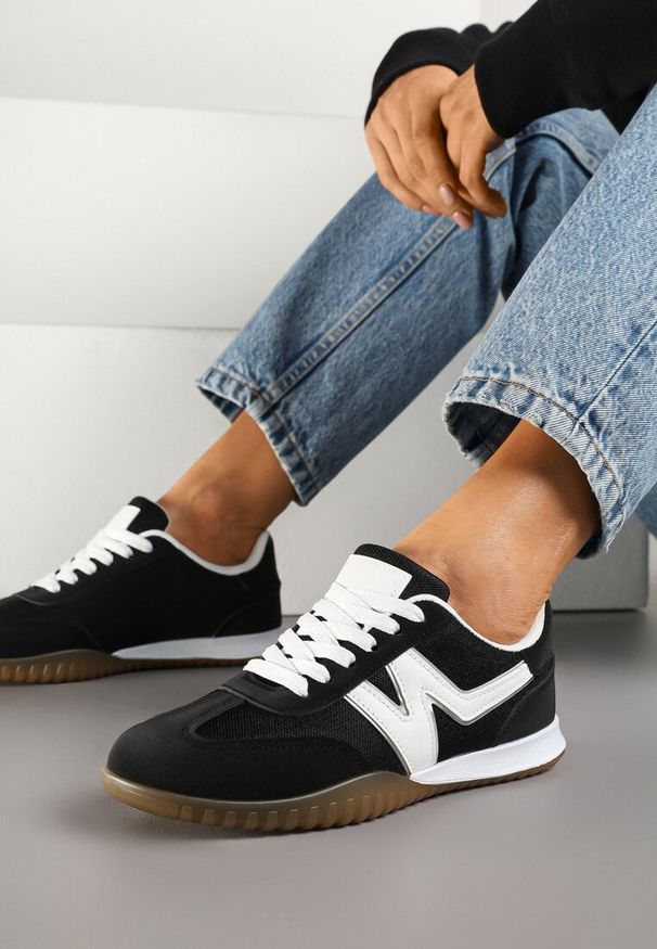 Born2be - Czarne Sneakersy w Stylu Kultowych Tenisówek Tultia. Okazja: na co dzień. Kolor: czarny. Materiał: jeans. Wzór: aplikacja. Sezon: lato, wiosna