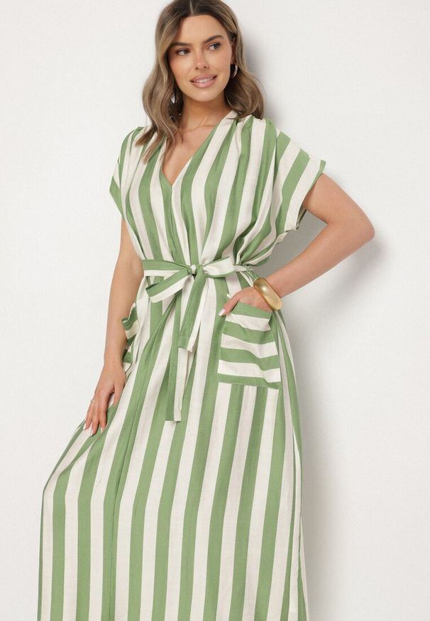 Born2be - Zielona Sukienka z Wiskozą i Paskiem w Paski Nerire. Okazja: na co dzień. Kolor: zielony. Materiał: wiskoza. Wzór: paski. Styl: klasyczny, casual, elegancki