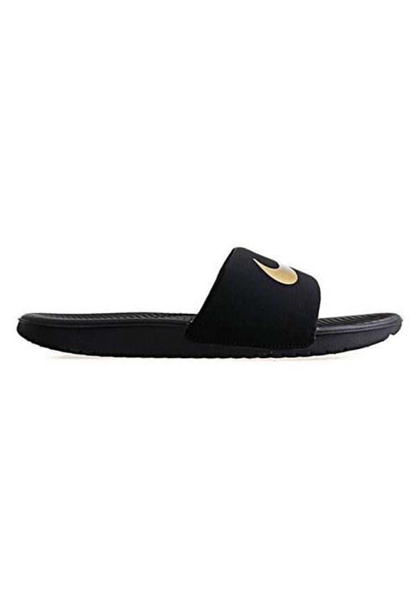 Klapki dla dzieci Nike Kawa Slide GS. Okazja: na plażę. Zapięcie: bez zapięcia. Kolor: czarny. Materiał: syntetyk, materiał. Styl: sportowy