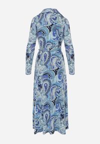 Renee - Niebieska Sukienka Maxi z Wiązana w Pasie Rosali. Kolor: niebieski. Materiał: wiskoza, materiał, tkanina. Długość rękawa: długi rękaw. Typ sukienki: kopertowe. Długość: maxi #3