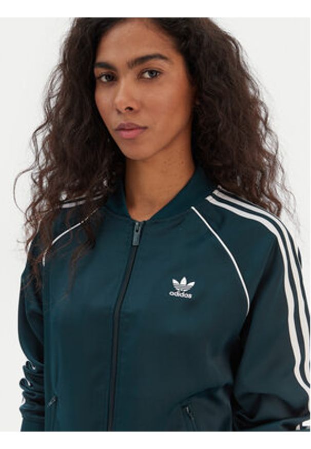 Adidas - adidas Bluza SST adicolor Satin JZ6732 Zielony Regular Fit. Kolor: zielony. Materiał: syntetyk