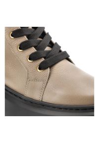 Beżowe Sneakersy Karino Damskie Buty Jesienne. Okazja: na spacer, na spotkanie biznesowe. Zapięcie: sznurówki. Kolor: beżowy. Materiał: skóra. Sezon: jesień. Obcas: na obcasie. Styl: elegancki, biznesowy. Wysokość obcasa: średni #5