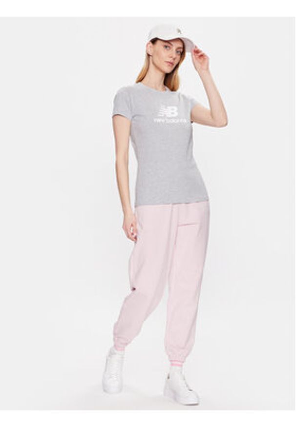 New Balance T-Shirt Essentials Stacked Logo WT31546 Szary Athletic Fit. Kolor: szary. Materiał: bawełna