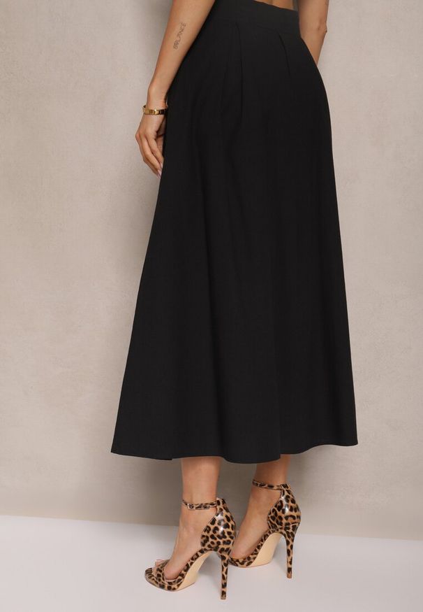 Renee - Czarna Rozkloszowana Spódnica z Bawełną High Waist Katavira. Okazja: na co dzień. Stan: podwyższony. Kolor: czarny. Materiał: bawełna. Styl: casual, elegancki