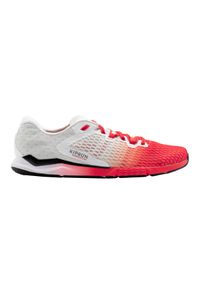 KIPRUN - Buty do chodu sportowego Kiprun Racewalk Comp 900. Kolor: czerwony, biały, wielokolorowy. Materiał: kauczuk. Wzór: geometria. Sport: turystyka piesza