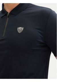 EA7 Emporio Armani Polo 8NPF13 PJRGZ 1562 Granatowy Regular Fit. Typ kołnierza: polo. Kolor: niebieski. Materiał: syntetyk