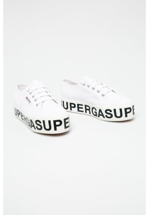 Superga - Tenisówki. Zapięcie: sznurówki. Kolor: biały. Materiał: guma. Obcas: na platformie