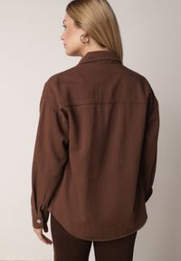 Born2be - Brązowa Bawełniana Kurtka Jeansowa o Koszulowym Kroju na Napy Yrelola. Okazja: na co dzień, do pracy. Kolor: brązowy. Materiał: jeans, bawełna. Długość: długie. Styl: casual, klasyczny #6