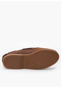 Timberland Classic Boat 2 Eye Mokasyny męskie. Okazja: do pracy, na co dzień, na spacer. Kolor: brązowy. Materiał: skóra. Szerokość cholewki: normalna. Sezon: lato. Styl: elegancki, klasyczny, casual #2