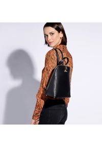 Wittchen - Damski plecak skórzany mały. Kolor: czarny. Materiał: skóra. Wzór: paski. Styl: retro, casual, elegancki, biznesowy #5