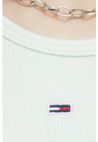 Tommy Jeans t-shirt damski kolor zielony. Kolor: zielony. Materiał: dzianina. Długość rękawa: krótki rękaw. Długość: krótkie. Wzór: gładki #3