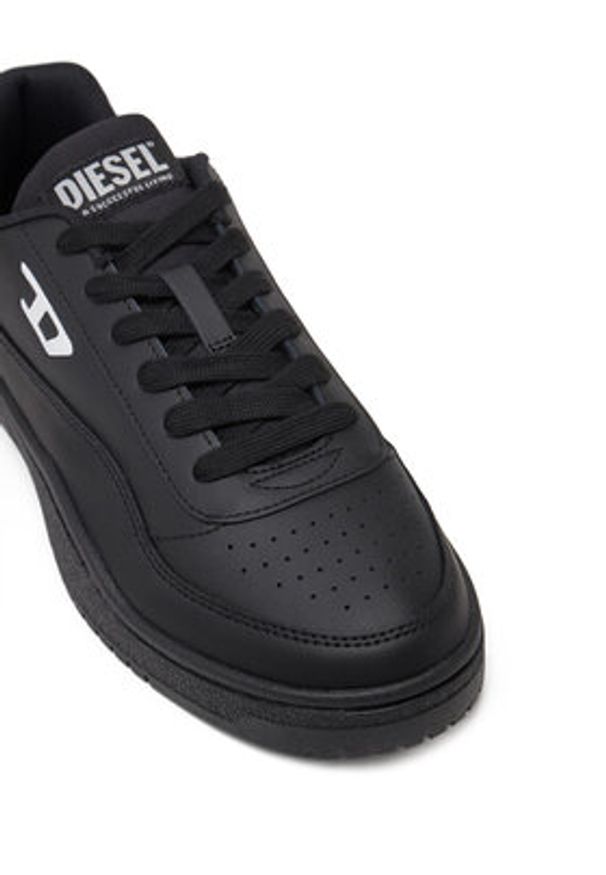 Diesel Sneakersy Y03608 P5576 T8013 Czarny. Kolor: czarny. Materiał: skóra