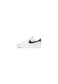 Buty do chodzenia męskie Nike Air Force 1 07. Zapięcie: sznurówki. Kolor: biały. Materiał: guma, materiał, syntetyk. Szerokość cholewki: normalna. Model: Nike Air Force. Sport: turystyka piesza
