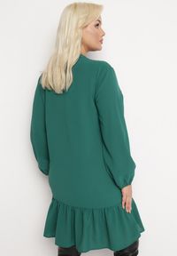 Born2be - Ciemnozielona Koszulowa Sukienka Mini z Falbanką Brindel. Kolor: zielony. Typ sukienki: koszulowe. Długość: mini #5
