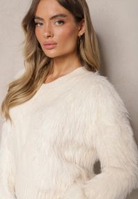 Renee - Jasnobeżowy Sweter o Futrzanym Wykończeniu z Wełną Meriaune. Okazja: na co dzień. Kolor: beżowy. Materiał: wełna, futro. Długość rękawa: długi rękaw. Długość: długie. Sezon: zima. Styl: casual #3