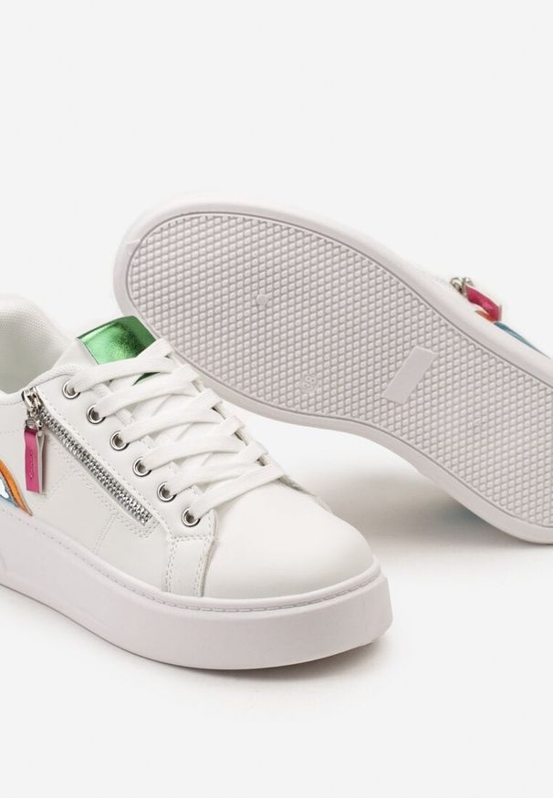 Born2be - Biało-Niebieskie Sneakersy na Platformie Ozdobione Suwakami Halimedia. Okazja: na co dzień. Nosek buta: okrągły. Zapięcie: sznurówki. Kolor: biały. Materiał: jeans, materiał. Wzór: aplikacja. Obcas: na platformie. Wysokość obcasa: niski