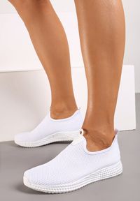 Born2be - Białe Buty Sportowe Kiefia. Zapięcie: bez zapięcia. Kolor: biały. Materiał: materiał. Szerokość cholewki: normalna. Obcas: na płaskiej podeszwie