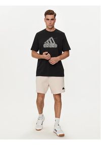 Adidas - adidas T-Shirt Growth Badge Graphic IN6258 Czarny Regular Fit. Kolor: czarny. Materiał: bawełna #5