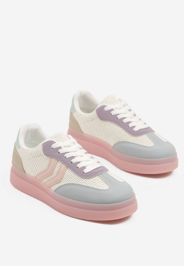 Born2be - Różowo-Niebieskie Sneakersy w Stylu Tenisówek z Geometrycznymi Paskami Falenira. Okazja: na spacer. Zapięcie: pasek. Kolor: różowy. Materiał: jeans. Wzór: geometria. Sport: turystyka piesza