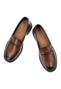 Mokasyny damskie Vinceza, skóra naturalna wsuwany fason klasyczny loafer ozdobna klamra stabilny niski obcas solidna podeszwa, brązowe, 39991. Okazja: na co dzień. Zapięcie: klamry. Kolor: brązowy. Materiał: skóra. Obcas: na obcasie. Styl: klasyczny. Wysokość obcasa: niski #6