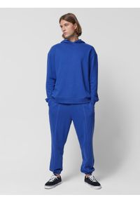 outhorn - Spodnie dresowe joggery męskie Outhorn - kobaltowe. Kolor: niebieski. Materiał: dresówka. Wzór: gładki, ze splotem