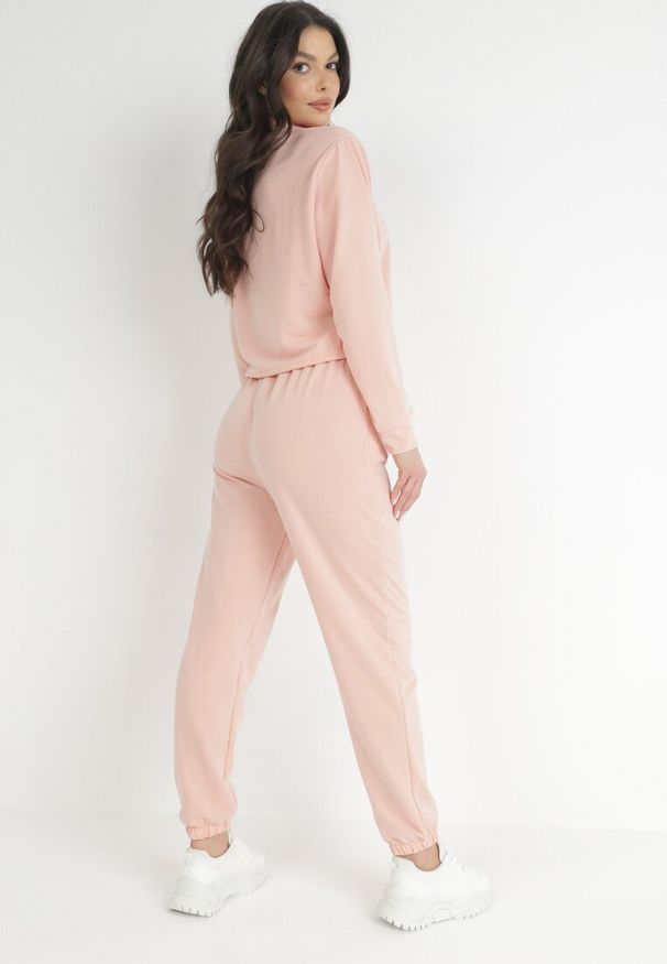 Born2be - Różowy 2-częściowy Komplet Dresowy z Bluzą i Spodniami Eneon. Kolor: różowy. Materiał: dresówka. Wzór: gładki
