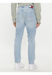 Tommy Jeans Jeansy Dad DM0DM18718 Niebieski Tapered Fit. Kolor: niebieski