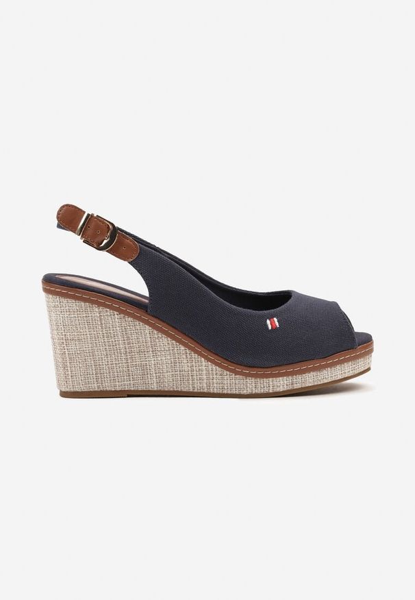 Born2be - Granatowe Sandały na Koturnie z Plecionką Ozdobione Naszywką Faneoriel. Okazja: na co dzień. Zapięcie: sprzączka. Kolor: niebieski. Materiał: jeans. Wzór: aplikacja. Obcas: na koturnie. Styl: elegancki, casual