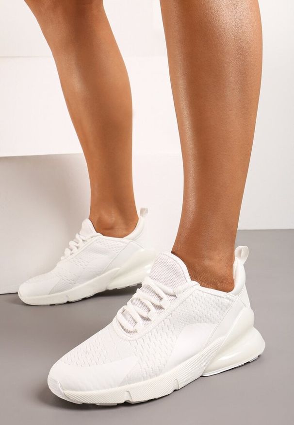 Born2be - Białe Buty Sportowe Wsuwane z Ozdobnym Wiąaniem Casaria. Zapięcie: bez zapięcia. Kolor: biały. Materiał: jeans. Szerokość cholewki: normalna