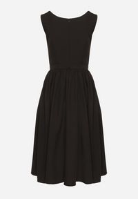 Born2be - Czarna Klasyczna Rozkloszowana Sukienka Vices Tolissela. Okazja: na co dzień. Kolor: czarny. Wzór: aplikacja, gładki. Styl: klasyczny #7