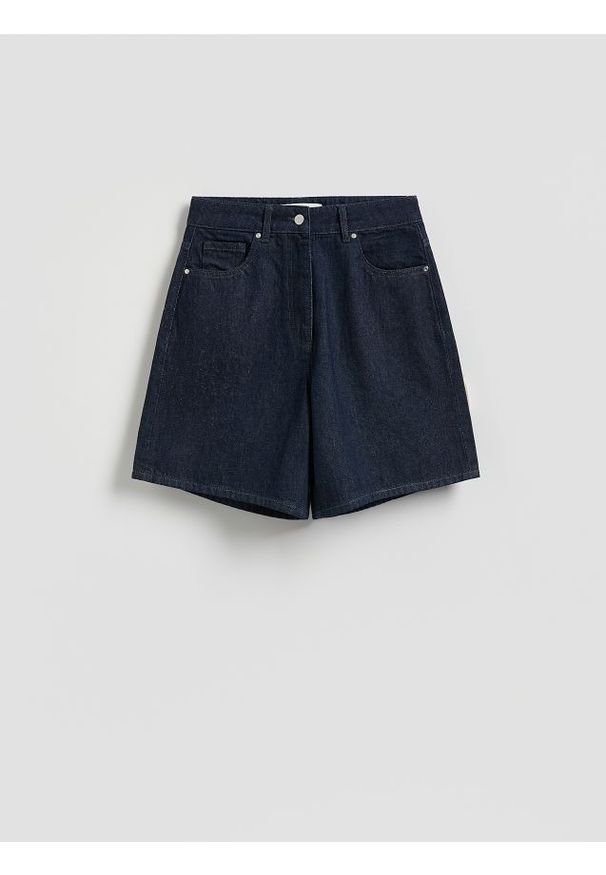 Reserved - Jeansowe bermudy - granatowy. Kolor: niebieski. Materiał: jeans
