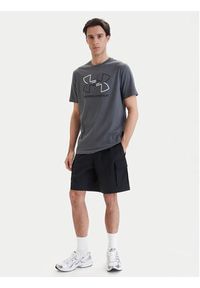 Under Armour Szorty sportowe UA Vibe Woven Cargo 1386560 Czarny Regular Fit. Kolor: czarny. Materiał: syntetyk. Styl: sportowy #2