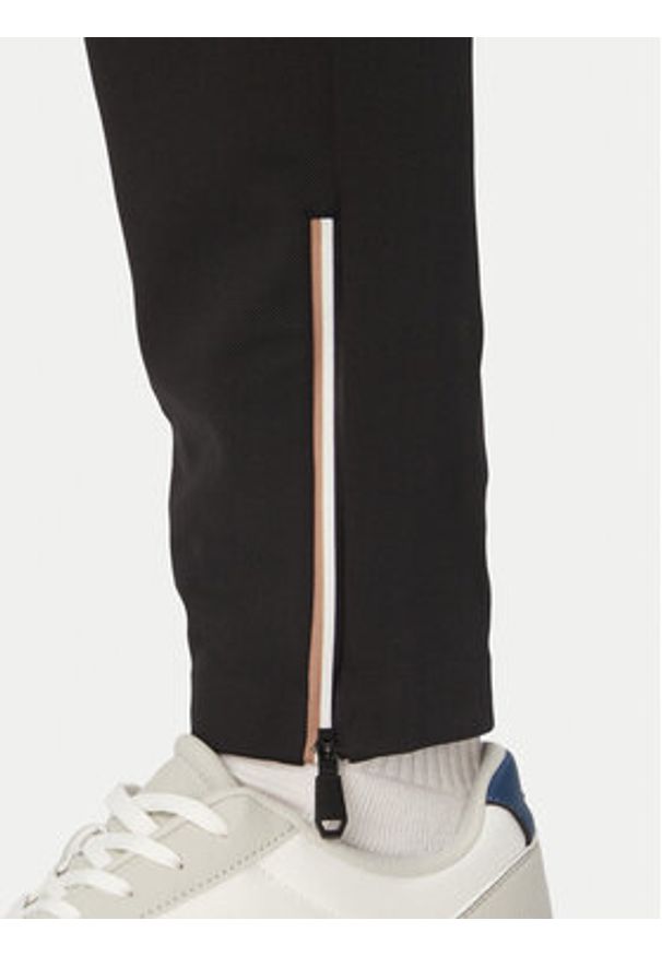 BOSS Spodnie dresowe Toc Spin 50554379 Czarny Regular Fit. Kolor: czarny. Materiał: syntetyk
